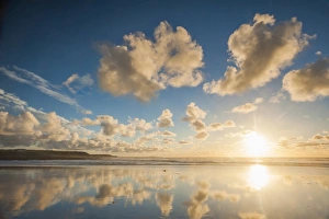Blue Horizon Over Water Drucke: Cloud reflections at Constantine Bay at sunset, Cornwall, England, United Kingdom, Europe