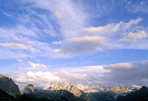 Dolomite Mountain Range Italy Drucke: Clouds above Marmolada range