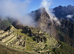 Verwandte Bilder Drucke: Wolken über den Bergen hinter dem Standort von Machu Picchu, Weltkulturerbe der UNESCO