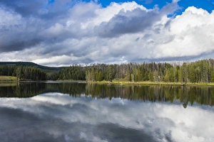 USA Travel Images Drucke: Clouds reflecting in the Yellowstone River