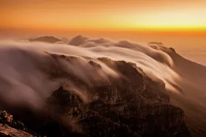 Kapstadt Drucke: Wolken über dem Tableberg in Kapstadt Südafrika Afrika
