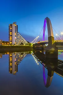 Glasgow River Clyde Drucke: Clyde Arc (Squinty Bridge) at sunset, River Clyde, Glasgow, Scotland, United Kingdom
