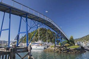 South Island Landmarks Drucke: The Coathanger Bridge spanning the marina, Picton, Marlborough, South Island, New Zealand