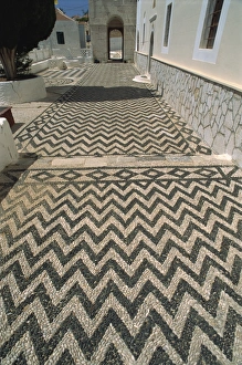 Greek Village Architecture Drucke: Cobbled pavement by St