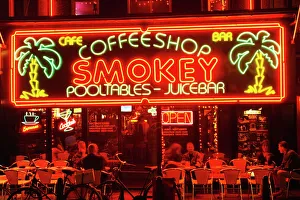 Drucke von Kaffeehaus am Rembrandtmarkt in Amsterdam der Niederlanden / Europa Niederlande Drucke: Coffeeshop
