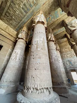 Temple Of Hathor Egypt Drucke: Columns inside the Hypostyle Hall