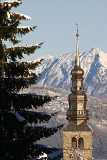 Turm der Kirche von Combloux in Combloux im Département Haute-Savoie in Frankreich und Europa