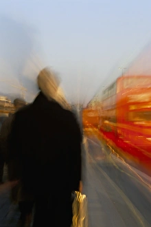 London Street Photography Drucke: Commuters and buses on Waterloo Bridge, London, England, United Kingdom, Europe
