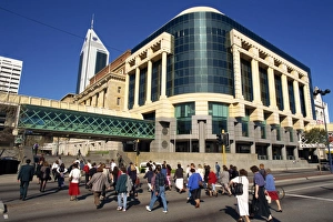 Perth Cityscape Drucke: Commuters walking through Forrest Place in Perth, Western Australia, Australia, Pacific