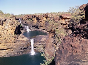 Western Australia Tourist Attractions Drucke: Complete view of all four stages of the Mitchell Falls, Kimberley, Western Australia