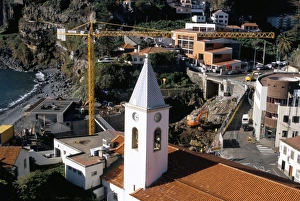 Contemporary Church Design Drucke: Construction site