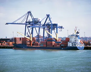 Drucke von Hafencontainer terminal Felixstowe in Suffolk im Vereinigten Königreich in Europa Felixstowe Drucke: Hafencontainerhafen Felixstowe in Suffolk Englands Vereinigtes Königreich Europa