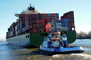 Drucke von Fahrtzeugboot auf der Elbe in Hamburg Deutschland Europa Hamburg Drucke: Kontenerfrachter auf der Elbe in Hamburg Deutschland Europa