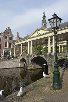 European Bridge Architecture Drucke: The Corn Bridge, Centre of the Old Town, Leiden, Netherlands, Europe