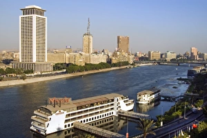 North Africa Travel Guide Drucke: Corniche El Nil, Nile River, Cairo, Egypt, North Africa, Africa