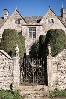 Drucke von Kottenbauerhaus mit Topfart und Torhäuschen in Ablington im Grafschaft Gloucester Glückshire in den Kottwolden England Vereinigtes Königreich Europa Ablington Drucke: Kottenwaldbauhaus mit Topfart und Torhäuschen in Ablington im Gloucestershir in den Kottenwald