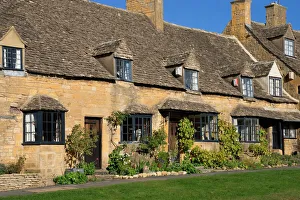 Drucke von Kottenhäuschen am Hauptstraße in Broadway im County of Worcester im Vereinigten Königreich Großbritannien und Nordwales in Europa Worcestershire Drucke: Kottenhäuschen am Marktstraße in Broadwey im Grafschaft von Worcester in den Cotswalden im Vereinigten Königreich