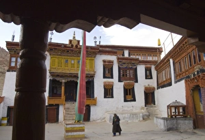 Ladakh Travel Guide Drucke: Courtyard of the monastery of Likir