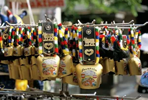 Drucke von Rindglocken sind eine traditionelle österreichische Souvenir-Ausgabe Österreich Europa Österreich Drucke: Rindglocken sind eine traditionelle österreichische Souvenirartikel aus Österreich in Europa