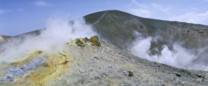 Vulcano Crater Drucke: The crater on Vulcano