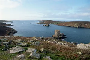 United Kingdom Coastal Views Drucke: Cromwells Castle with Bryer beyond