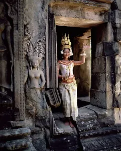 Traditionelle kambodschanische Apsara-Tänzerin in den Tempel von Angkor-Wat, Weltkulturerbe der Unesco