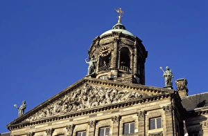 Royal Palace Amsterdam Drucke: Detail of the decoration of the upper part and clock