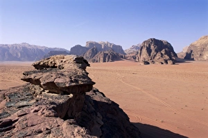 Wadi Rum Tourism Drucke: Desert landscape