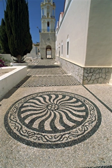 Dodecanese Islands Drucke: Design in cobbled pavement by St