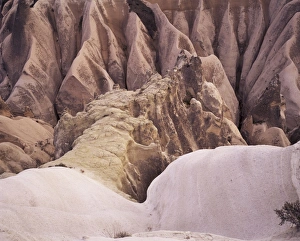 Anatolia Rock Formations Drucke: Different coloured rocks in the Red Valley