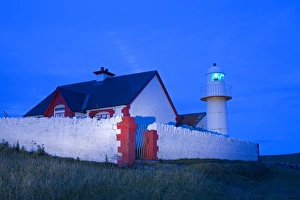 Colorful Building Exteriors Europe Drucke: Dingle Lighthouse, Dingle Peninsula, County Kerry, Munster, Republic of Ireland, Europe