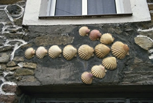 Camino De Santiago Spain Drucke: Direction of the Camino set out in scallop shells, A Coruna, Galicia, Spain, Europe