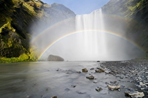 Icelandic Waterfalls And Rainbows Drucke: Double rainbow over Skogar Waterfall, Skogar, Iceland, Polar Regions