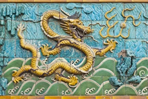 Drucke von Zusammenfassung der Neun Drachen-Schirmwand im Palast des Friedens und der Langzeit in Peking (China), Asien Bilder Datiert 2011 September: Ein Detail des Neundrachen-Schirms im Palast der Ruhe und der Langzeit