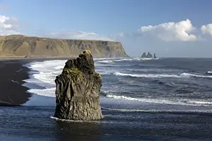 Polar Regions Scenic Views Drucke: Dramatic coastline from Dyrholaey, looking towards Reynisdrangar, near Vik Y Myrdal