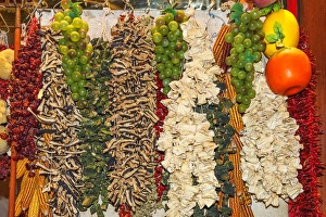 Istanbul Bazaar Drucke: Dried vegetables, Egyptian bazaar, Istanbul, Turkey, Europe