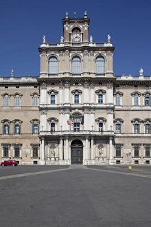 Colorful Building Exteriors Europe Drucke: Ducal Palace, Modena, Emilia Romagna, Italy, Europe