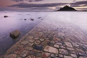 Cornwall Coastline Photography Drucke: A dusk view of St. Michaels Mount, one of Cornwall