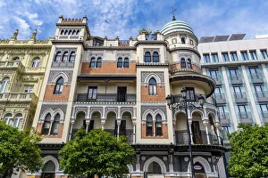 Spanish Architecture Styles Drucke: Edificio de La Adriatica, Seville, Andalucia, Spain, Europe