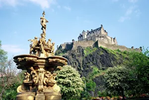 Bildhauerei Drucke: Edinburgher Festung und Wasserfontäne