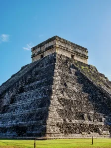 Chichen Itza Temple Drucke: El Castillo or Temple of Kukulcan, Chichen Itza, Yucatan State, Mexico