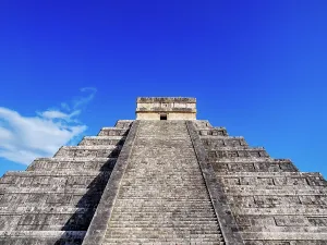 Mayan Civilization History Drucke: El Castillo or Temple of Kukulcan, Chichen Itza, Yucatan State, Mexico