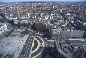Lombardy Travel Photography Drucke: Elevated view over Duca D Aosta Square, Milan, Lombardy, Italy, Europe