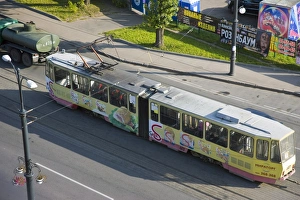 Travel Destinations In Russia Drucke: Elevated view of a tram, Kaliningrad, (Konigsberg), Russia, Europe