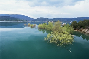 Colorful Mediterranean Landscape Drucke: Embalse de Yesa