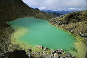 North Island Volcanic Landscapes Drucke: One of the Emerald Lakes