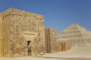 UNESCO Sites In North Africa Drucke: Entrance and Outer Wall, Step Pyramid Complex, UNESCO World Heritage Site, Saqqara, Egypt