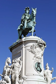 Praca Do Comercio Lisbon Drucke: Equestrian statue of Dom Jose in Praca do Comercio, Baixa, Lisbon, Portugal, Europe