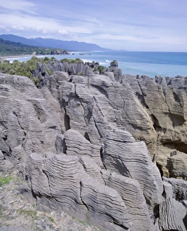 Pacific Coast Rock Formations Drucke: Eroded stratified limestone columns