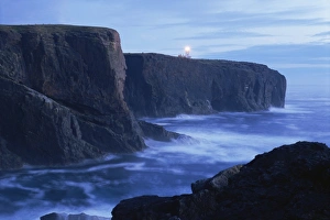 UK Ocean Views Drucke: Eshaness basalt cliffs at dusk